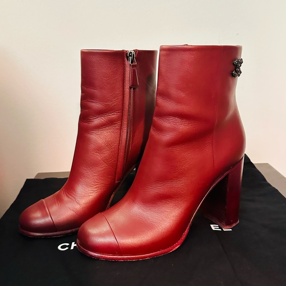 CHANEL BURGUNDY CALFSKIN ANKLE BOOTIE WITH BEADED CC EMBELLISHMENT
